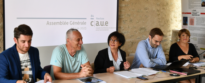 Alexandre Roux, Trésorier, François Ille, Maire du Beaucet, Corinne Testud-Robert, Présidente, Matthieu Lardière, Directeur et Noëlle Trinquier, Vice-présidente