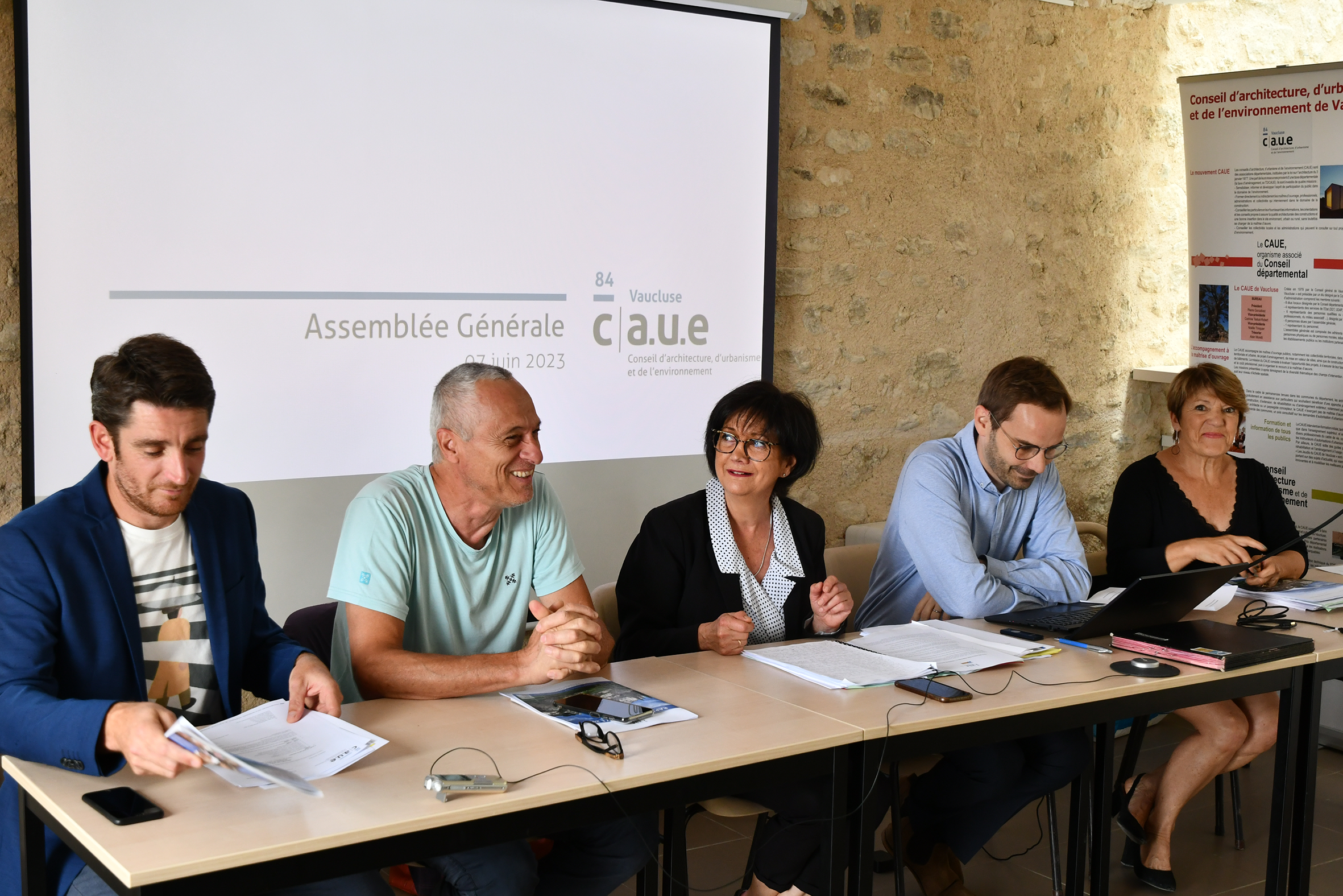 Alexandre Roux, Trésorier, François Ille, Maire du Beaucet, Corinne Testud-Robert, Présidente, Matthieu Lardière, Directeur et Noëlle Trinquier, Vice-présidente